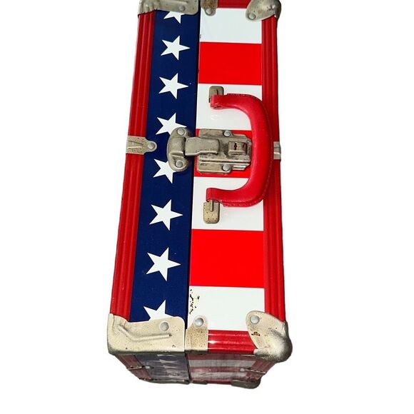 Rare Mid Century Motif American Flag Red White and Blue Rollerskate Trunk - Picture 7 of 10